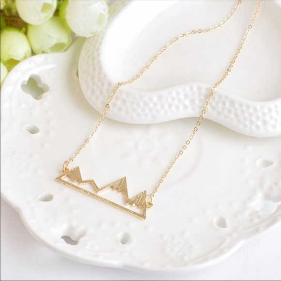 NWT SNOW MOUNTAIN GOLD COLORED NECKLACE - Picture 2 of 8